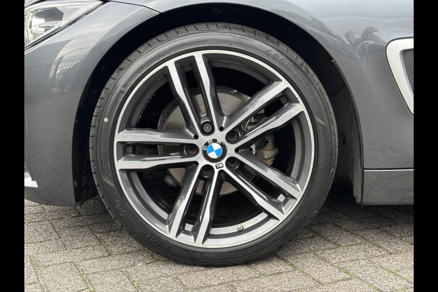 BMW 4 Serie Coupé 420i High Executive M Sport Pakket Automaat / Navigatie Professional / Leder / 19 Inch / Stoelverwarming / Multifunctioneel Instrumentendisplay / Shadow Line / Climate Control / Parkeersensoren voor+achter / Neerklapbare Achterbank