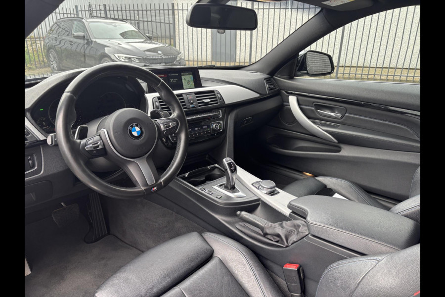 BMW 4 Serie Coupé 420i High Executive M Sport Pakket Automaat / Navigatie Professional / Leder / 19 Inch / Stoelverwarming / Multifunctioneel Instrumentendisplay / Shadow Line / Climate Control / Parkeersensoren voor+achter / Neerklapbare Achterbank