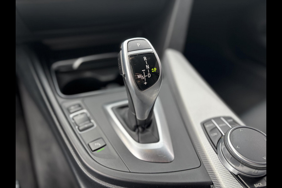 BMW 4 Serie Coupé 420i High Executive M Sport Pakket Automaat / Navigatie Professional / Leder / 19 Inch / Stoelverwarming / Multifunctioneel Instrumentendisplay / Shadow Line / Climate Control / Parkeersensoren voor+achter / Neerklapbare Achterbank