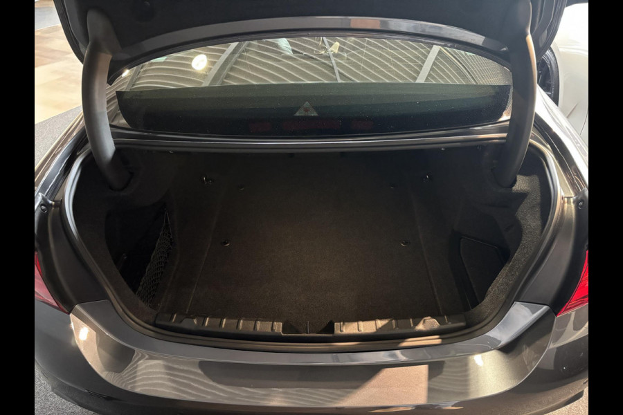BMW 4 Serie Coupé 420i High Executive M Sport Pakket Automaat / Navigatie Professional / Leder / 19 Inch / Stoelverwarming / Multifunctioneel Instrumentendisplay / Shadow Line / Climate Control / Parkeersensoren voor+achter / Neerklapbare Achterbank