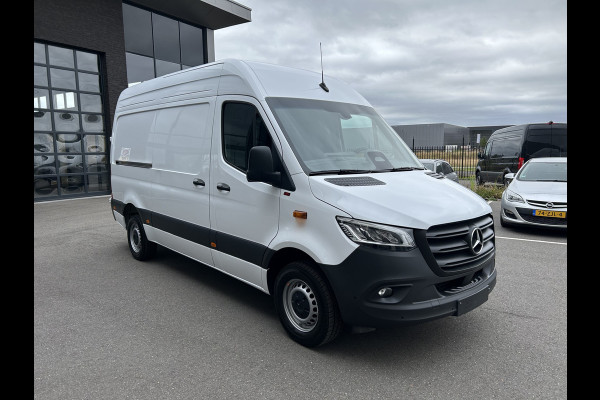 Mercedes-Benz Sprinter 317 CDI L2 H2 Pro LED / MBUX / Navigatie / Camera / Parkeersensoren / Cruise control / Airco / 270 Graden achterdeuren