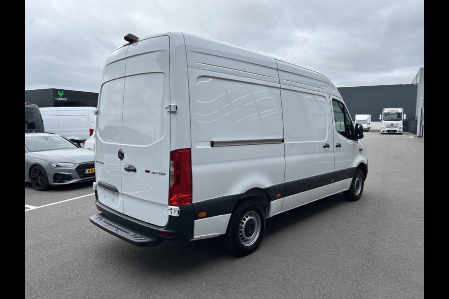 Mercedes-Benz Sprinter 317 CDI L2 H2 Pro LED / MBUX / Navigatie / Camera / Parkeersensoren / Cruise control / Airco / 270 Graden achterdeuren