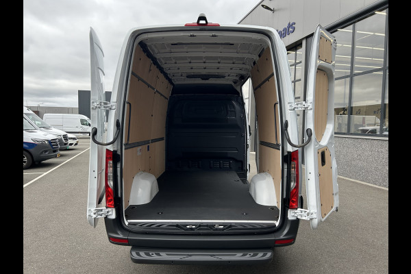 Mercedes-Benz Sprinter 317 CDI L2 H2 Pro LED / MBUX / Navigatie / Camera / Parkeersensoren / Cruise control / Airco / 270 Graden achterdeuren