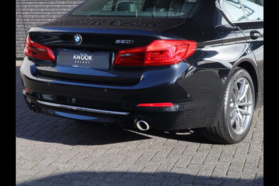 BMW 5 Serie Sedan 520i High Executive Luxury Line Automaat / Navigatiesysteem Professional / Comfortstoelen / Hifi / LED / Stoelverwarming / Head-Up Display / Neerklapbare Achterbank / Parkeersensoren voor+achter / Chrome Line