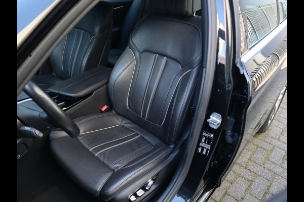 BMW 5 Serie Sedan 520i High Executive Luxury Line Automaat / Navigatiesysteem Professional / Comfortstoelen / Hifi / LED / Stoelverwarming / Head-Up Display / Neerklapbare Achterbank / Parkeersensoren voor+achter / Chrome Line