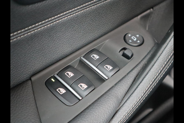 BMW 5 Serie Sedan 520i High Executive Luxury Line Automaat / Navigatiesysteem Professional / Comfortstoelen / Hifi / LED / Stoelverwarming / Head-Up Display / Neerklapbare Achterbank / Parkeersensoren voor+achter / Chrome Line