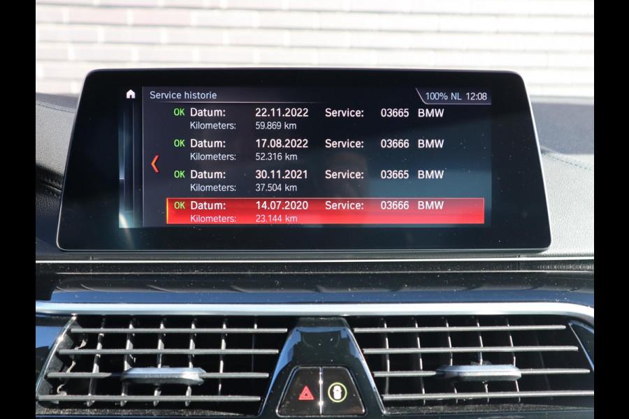 BMW 5 Serie Sedan 520i High Executive Luxury Line Automaat / Navigatiesysteem Professional / Comfortstoelen / Hifi / LED / Stoelverwarming / Head-Up Display / Neerklapbare Achterbank / Parkeersensoren voor+achter / Chrome Line