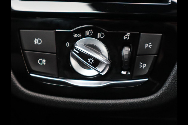 BMW 5 Serie Sedan 520i High Executive Luxury Line Automaat / Navigatiesysteem Professional / Comfortstoelen / Hifi / LED / Stoelverwarming / Head-Up Display / Neerklapbare Achterbank / Parkeersensoren voor+achter / Chrome Line