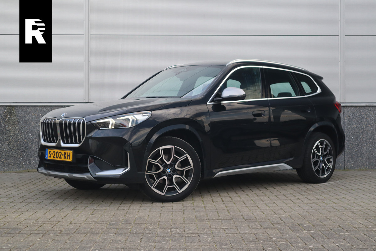 BMW X1 sDrive18i X-Line / Trekhaak / Adaptieve Cruise / 19inch / Camera /