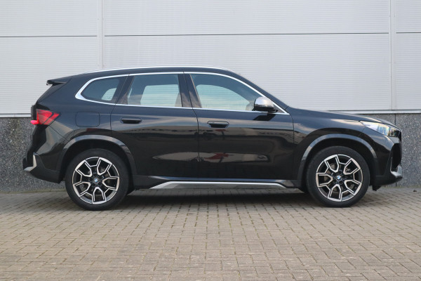 BMW X1 sDrive18i X-Line / Trekhaak / Adaptieve Cruise / 19inch / Camera /