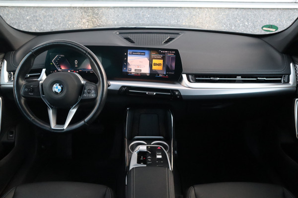 BMW X1 sDrive18i X-Line / Trekhaak / Adaptieve Cruise / 19inch / Camera /