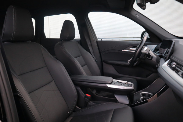 BMW X1 sDrive18i X-Line / Trekhaak / Adaptieve Cruise / 19inch / Camera /