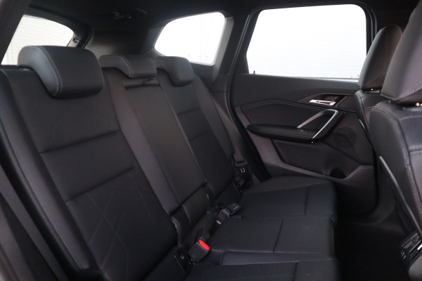 BMW X1 sDrive18i X-Line / Trekhaak / Adaptieve Cruise / 19inch / Camera /