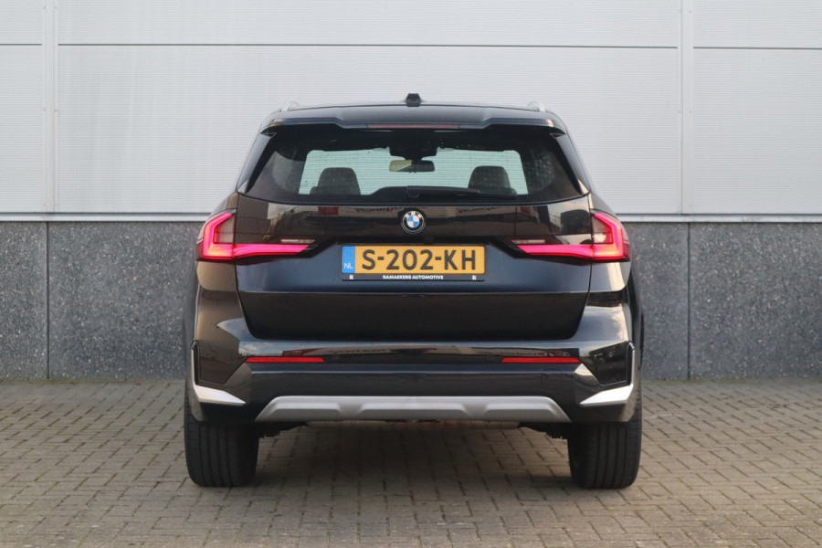 BMW X1 sDrive18i X-Line / Trekhaak / Adaptieve Cruise / 19inch / Camera /