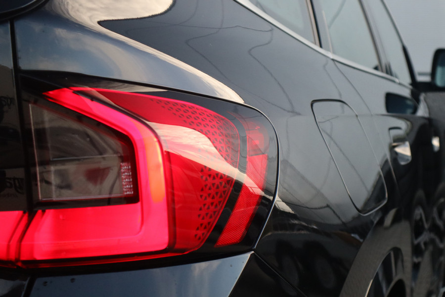 BMW X1 sDrive18i X-Line / Trekhaak / Adaptieve Cruise / 19inch / Camera /