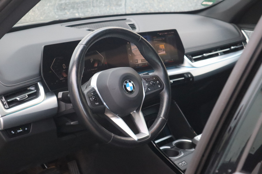 BMW X1 sDrive18i X-Line / Trekhaak / Adaptieve Cruise / 19inch / Camera /