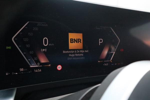 BMW X1 sDrive18i X-Line / Trekhaak / Adaptieve Cruise / 19inch / Camera /