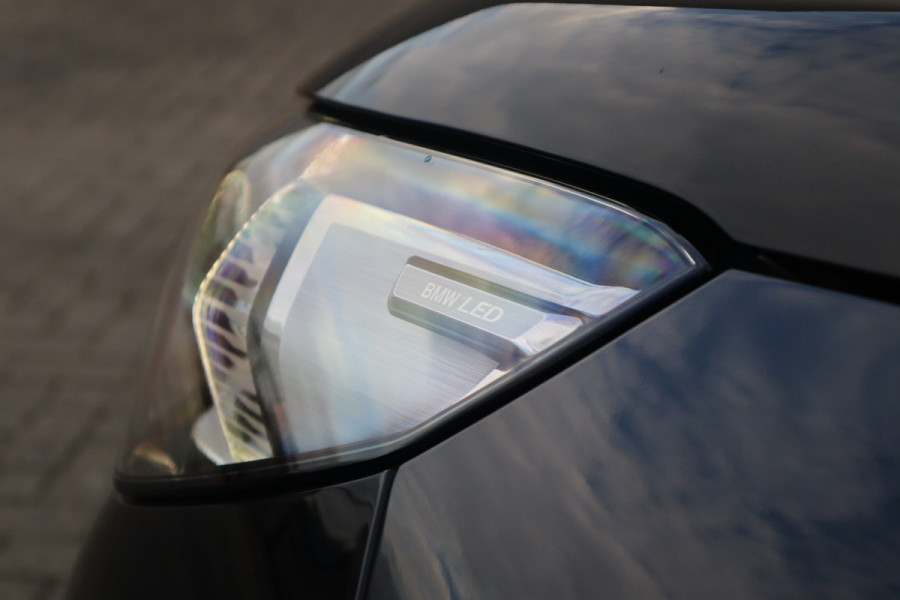 BMW X1 sDrive18i X-Line / Trekhaak / Adaptieve Cruise / 19inch / Camera /