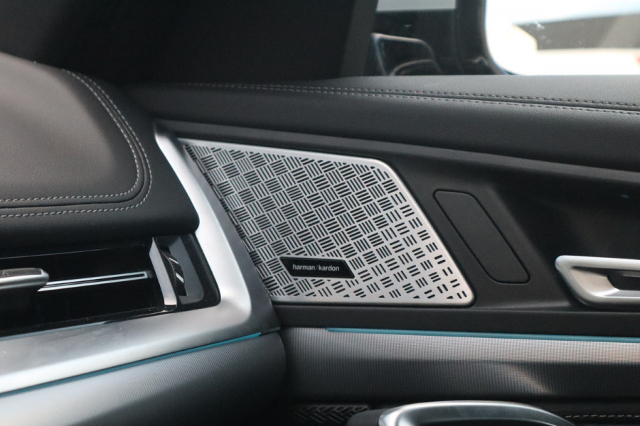 BMW X1 sDrive18i X-Line / Trekhaak / Adaptieve Cruise / 19inch / Camera /