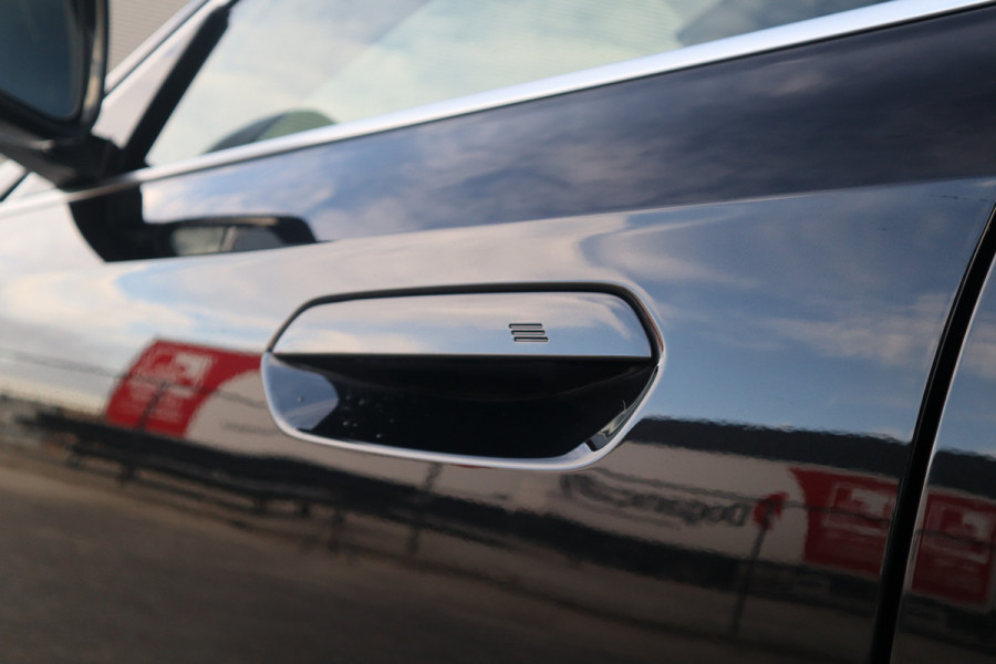 BMW X1 sDrive18i X-Line / Trekhaak / Adaptieve Cruise / 19inch / Camera /