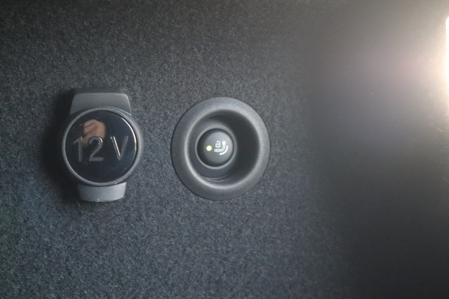 BMW X1 sDrive18i X-Line / Trekhaak / Adaptieve Cruise / 19inch / Camera /