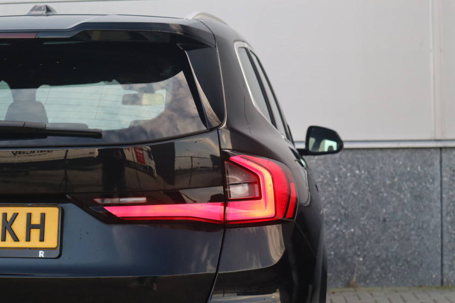 BMW X1 sDrive18i X-Line / Trekhaak / Adaptieve Cruise / 19inch / Camera /