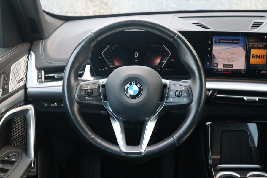 BMW X1 sDrive18i X-Line / Trekhaak / Adaptieve Cruise / 19inch / Camera /