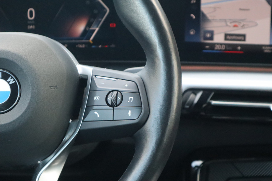 BMW X1 sDrive18i X-Line / Trekhaak / Adaptieve Cruise / 19inch / Camera /