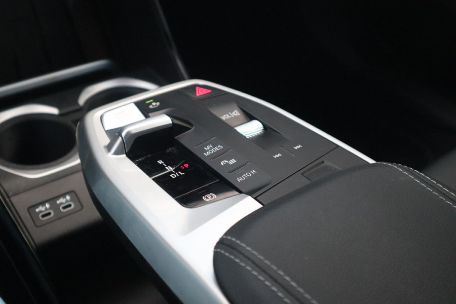 BMW X1 sDrive18i X-Line / Trekhaak / Adaptieve Cruise / 19inch / Camera /