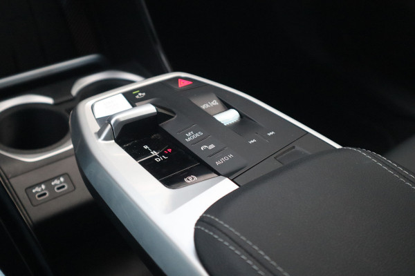 BMW X1 sDrive18i X-Line / Trekhaak / Adaptieve Cruise / 19inch / Camera /