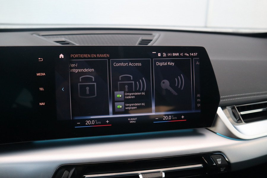 BMW X1 sDrive18i X-Line / Trekhaak / Adaptieve Cruise / 19inch / Camera /