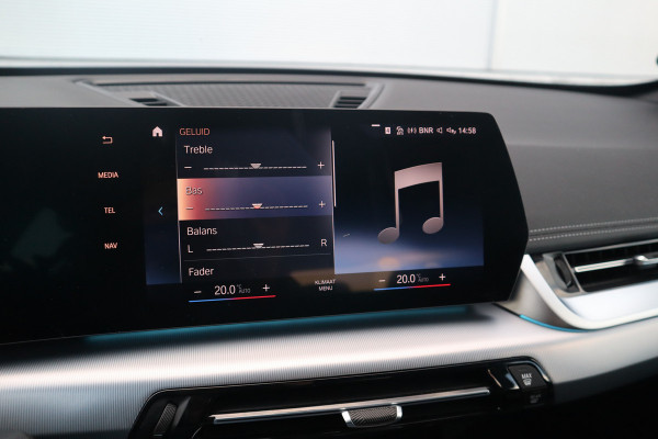 BMW X1 sDrive18i X-Line / Trekhaak / Adaptieve Cruise / 19inch / Camera /