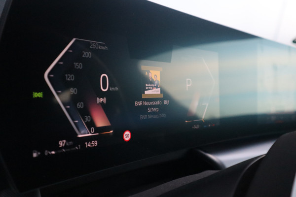 BMW X1 sDrive18i X-Line / Trekhaak / Adaptieve Cruise / 19inch / Camera /