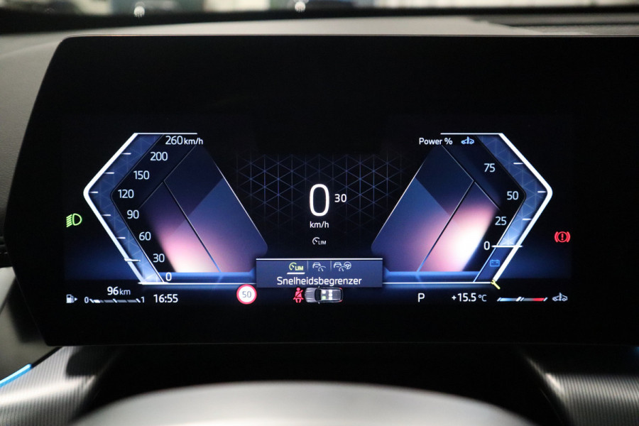 BMW X1 sDrive18i X-Line / Trekhaak / Adaptieve Cruise / 19inch / Camera /