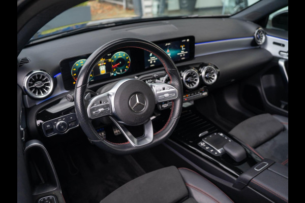 Mercedes-Benz A-Klasse 180 Business Solution AMG / Pano / Memory / Sfeerverlichting / Stoelverwarming