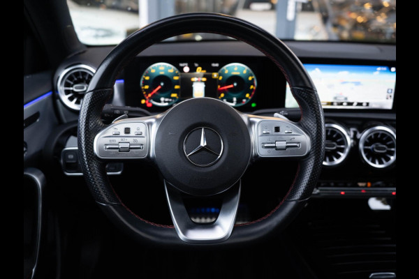 Mercedes-Benz A-Klasse 180 Business Solution AMG / Pano / Memory / Sfeerverlichting / Stoelverwarming