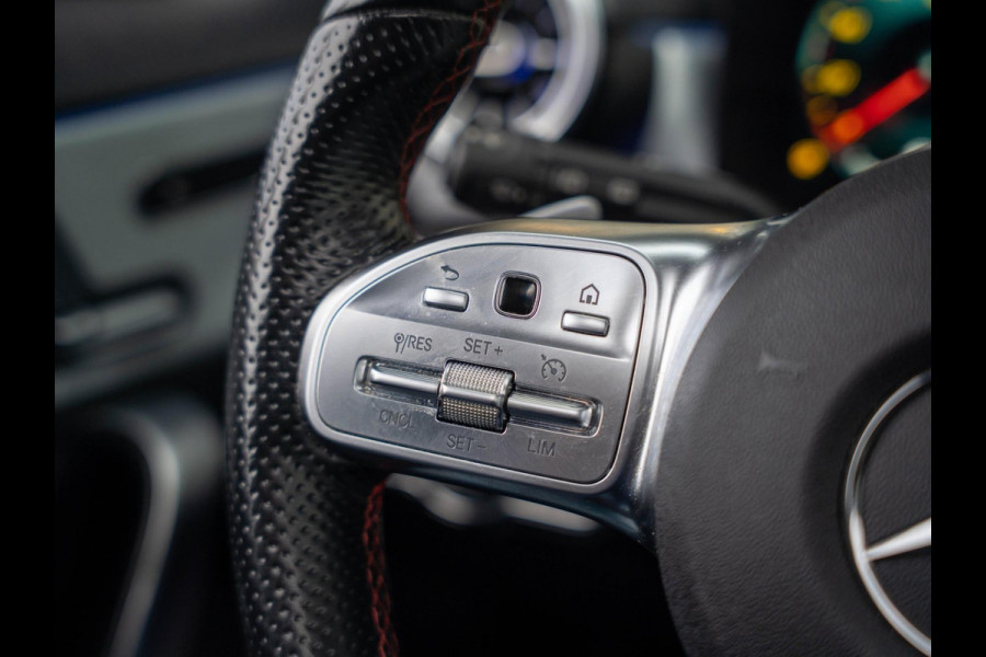 Mercedes-Benz A-Klasse 180 Business Solution AMG / Pano / Memory / Sfeerverlichting / Stoelverwarming