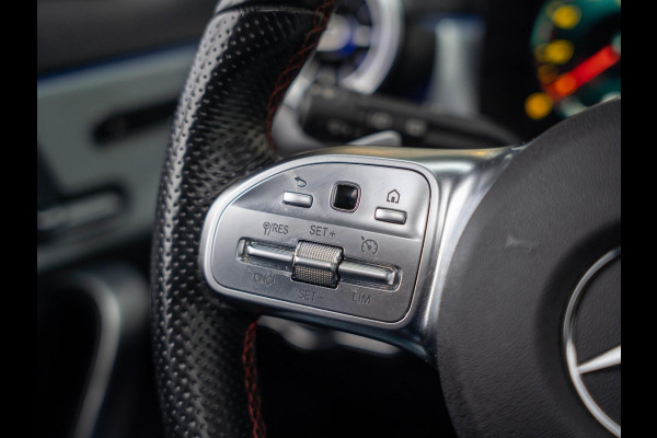 Mercedes-Benz A-Klasse 180 Business Solution AMG / Pano / Memory / Sfeerverlichting / Stoelverwarming