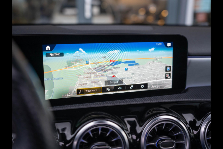 Mercedes-Benz A-Klasse 180 Business Solution AMG / Pano / Memory / Sfeerverlichting / Stoelverwarming