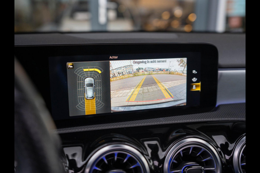Mercedes-Benz A-Klasse 180 Business Solution AMG / Pano / Memory / Sfeerverlichting / Stoelverwarming
