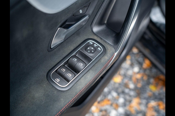 Mercedes-Benz A-Klasse 180 Business Solution AMG / Pano / Memory / Sfeerverlichting / Stoelverwarming
