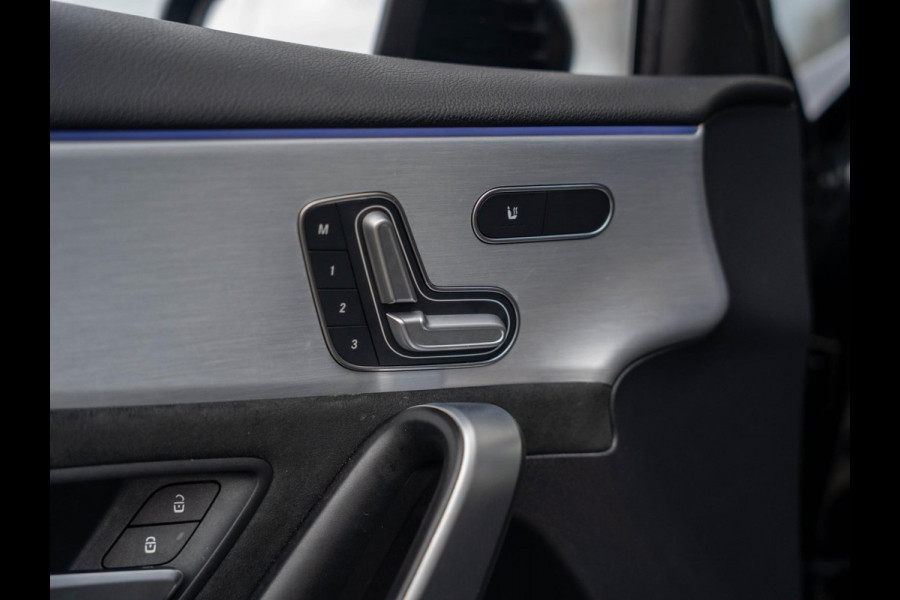 Mercedes-Benz A-Klasse 180 Business Solution AMG / Pano / Memory / Sfeerverlichting / Stoelverwarming