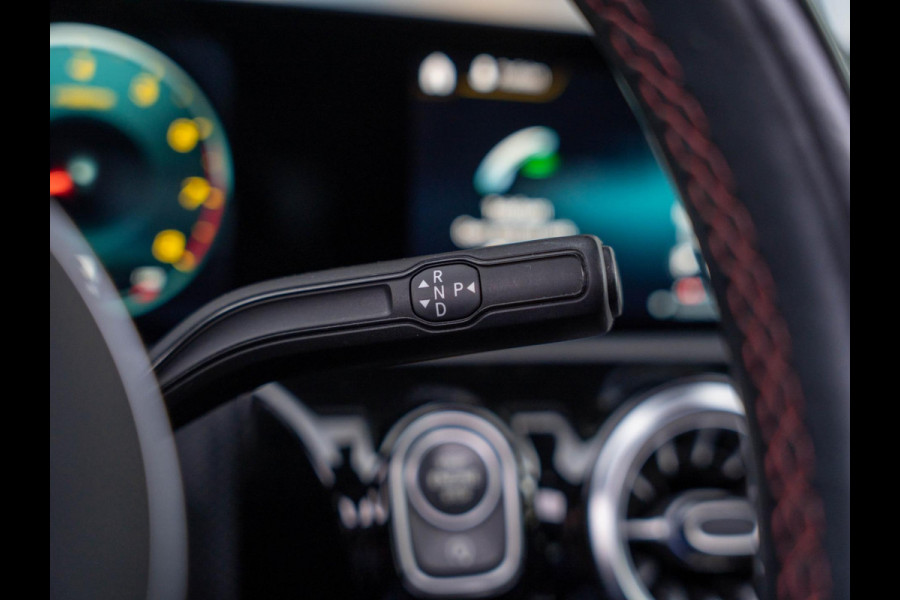 Mercedes-Benz A-Klasse 180 Business Solution AMG / Pano / Memory / Sfeerverlichting / Stoelverwarming