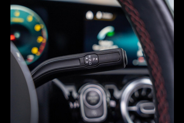Mercedes-Benz A-Klasse 180 Business Solution AMG / Pano / Memory / Sfeerverlichting / Stoelverwarming