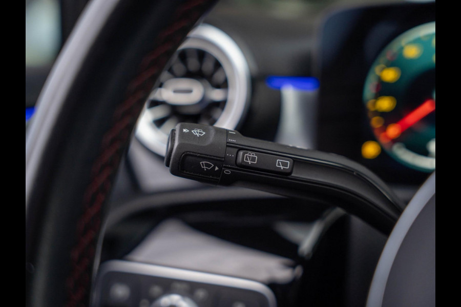 Mercedes-Benz A-Klasse 180 Business Solution AMG / Pano / Memory / Sfeerverlichting / Stoelverwarming