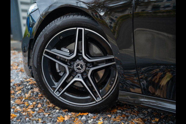 Mercedes-Benz A-Klasse 180 Business Solution AMG / Pano / Memory / Sfeerverlichting / Stoelverwarming