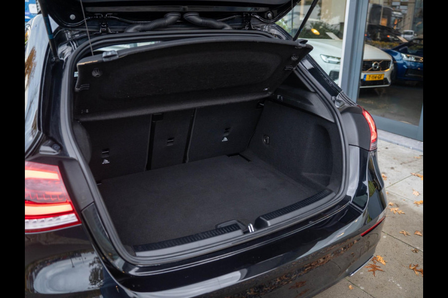 Mercedes-Benz A-Klasse 180 Business Solution AMG / Pano / Memory / Sfeerverlichting / Stoelverwarming
