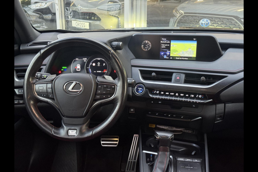 Lexus UX 250h F Sport Line | Trekhaak, Head up display, Parkeersensoren, 18 inch, Elektrische bedienbare stoel, Stoel + Stuurverwarming