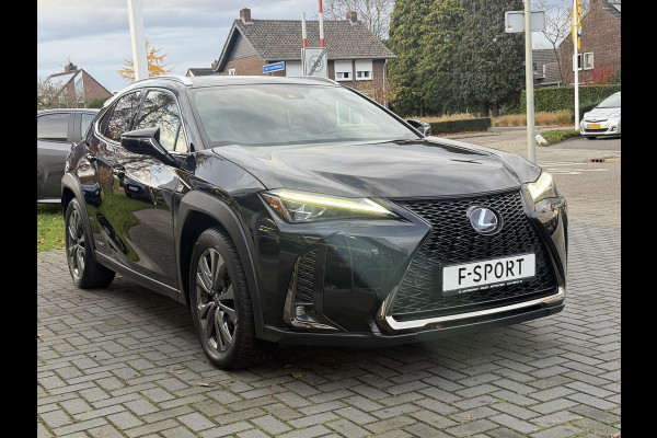 Lexus UX 250h F Sport Line | Trekhaak, Head up display, Parkeersensoren, 18 inch, Elektrische bedienbare stoel, Stoel + Stuurverwarming