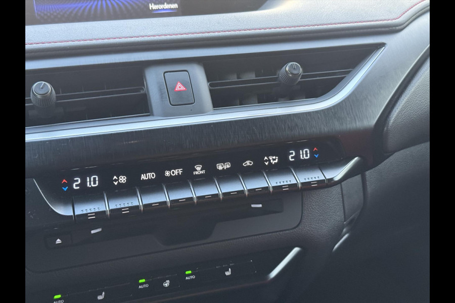 Lexus UX 250h F Sport Line | Trekhaak, Head up display, Parkeersensoren, 18 inch, Elektrische bedienbare stoel, Stoel + Stuurverwarming
